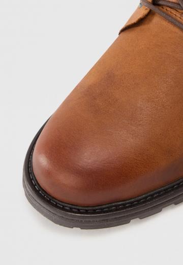 Ботинки на шнуровке