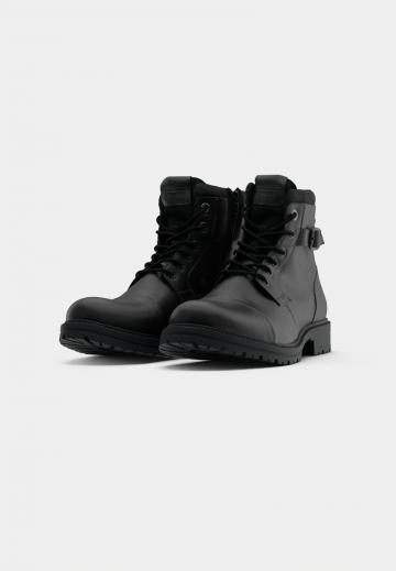 Ботинки на шнуровке