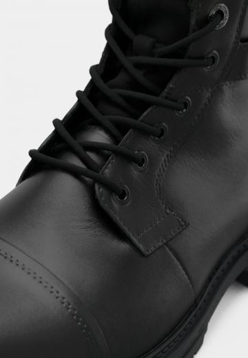 Ботинки на шнуровке