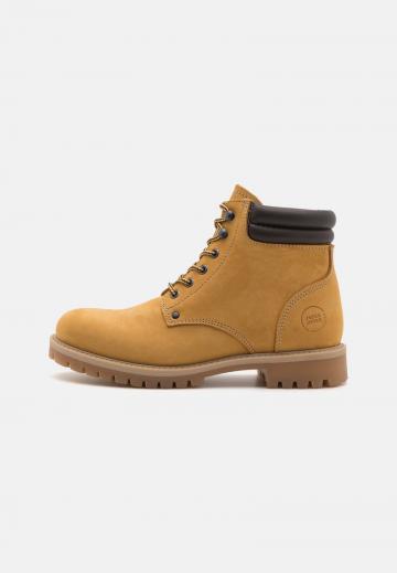 Ботинки на шнуровке