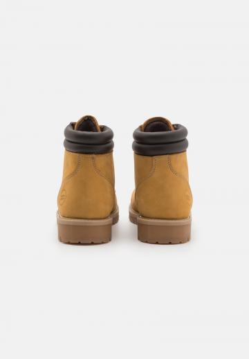 Ботинки на шнуровке