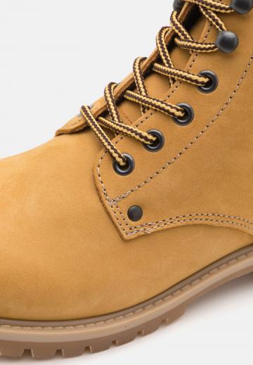 Ботинки на шнуровке