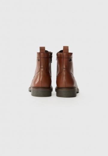 Ботинки на шнуровке