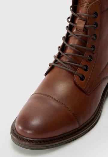 Ботинки на шнуровке
