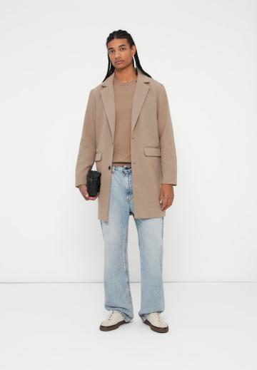 Шерстяное пальто