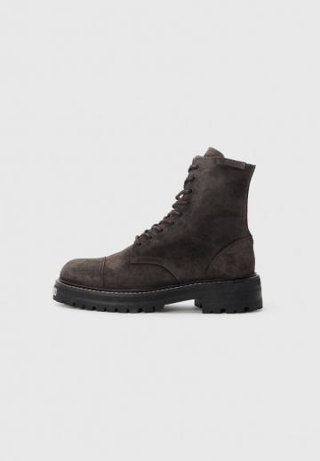 Ботинки на шнуровке