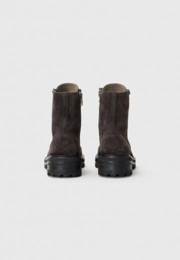 Ботинки на шнуровке