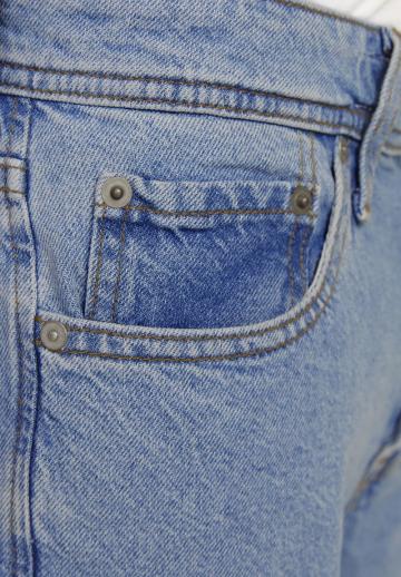 Прямые джинсы