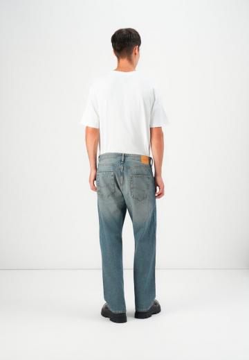 Свободные джинсы