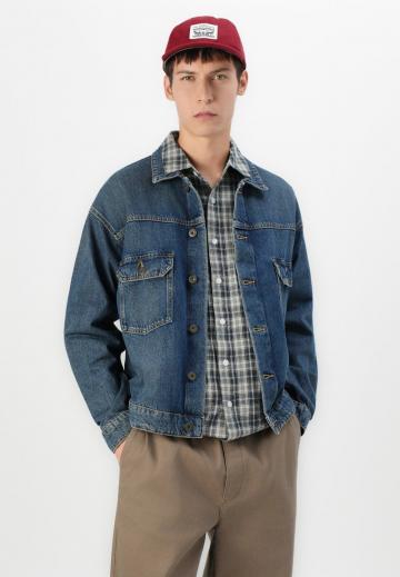 Джинсовая куртка
