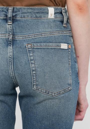 Прямые джинсы