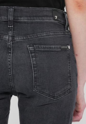 Узкие джинсы