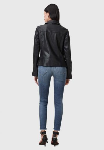 Короткие джинсы