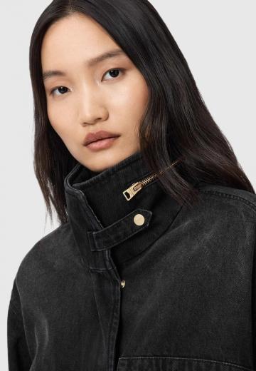 Куртка с накладнымит карманами