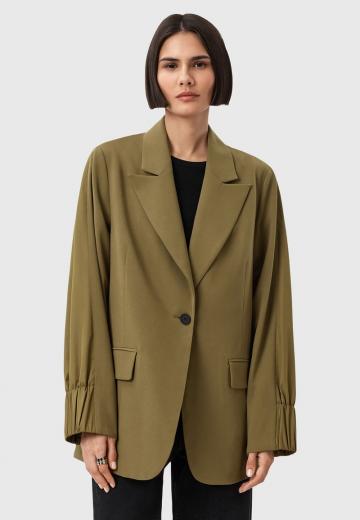 Блейзер с накладными карманами