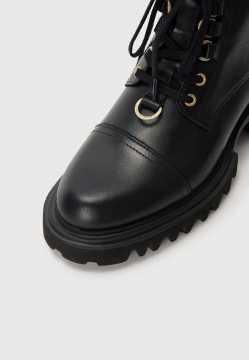 Сапожки на танкетке