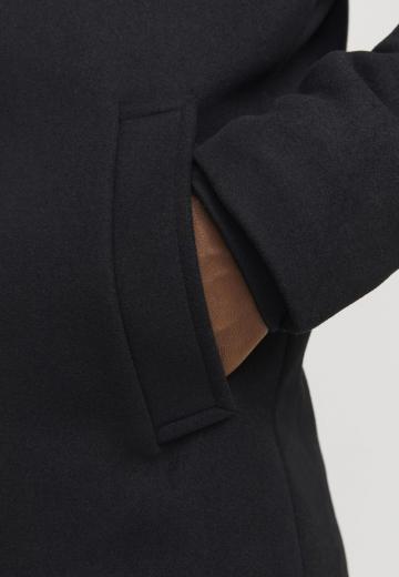 Короткое пальто