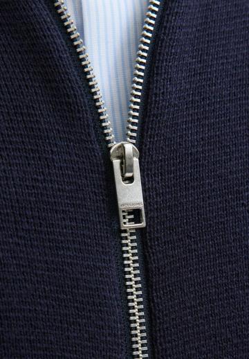 Вязаная кофта