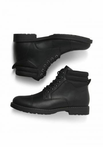 Ботинки на шнуровке