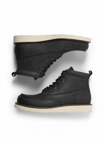 Ботинки на шнуровке