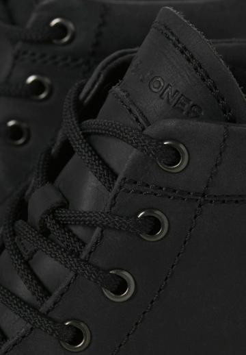 Ботинки на шнуровке