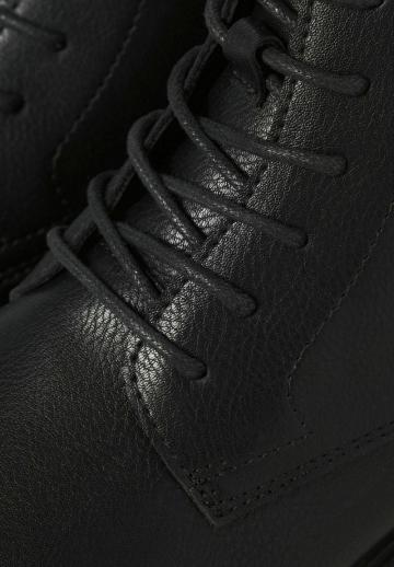 Ботинки на шнуровке