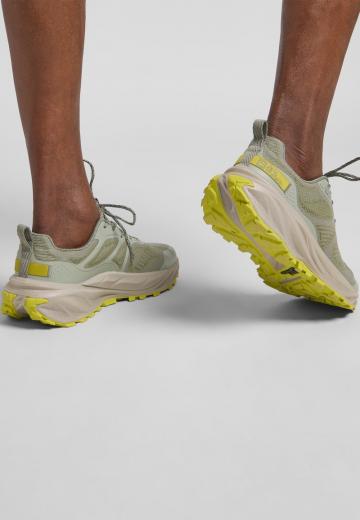 Походные кроссовки