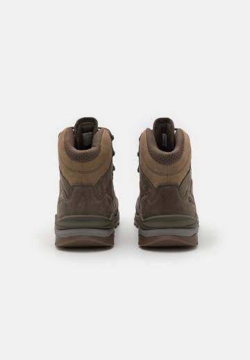 Походные ботинки