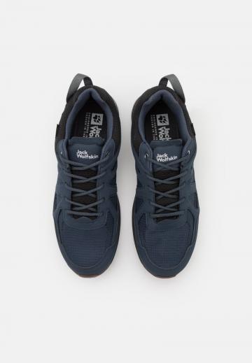 Походные кроссовки