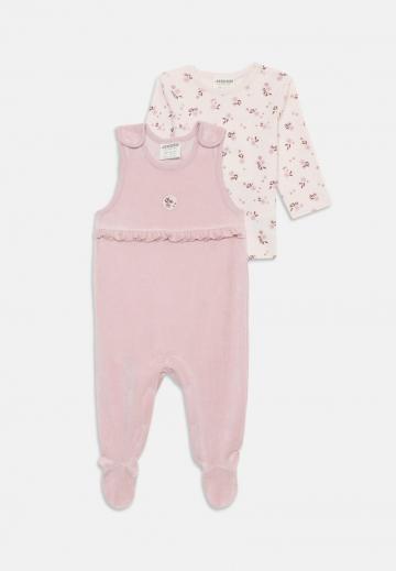 Набор одежды