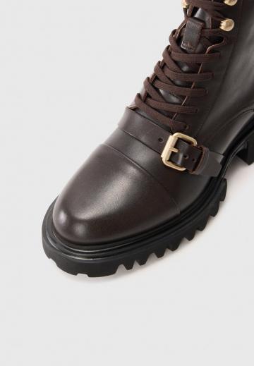 Ботинки на шнуровке