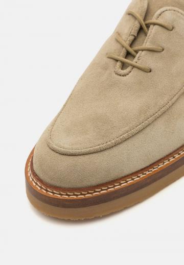 Ботинки на шнуровке