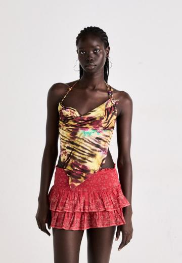 Топ на бретельках