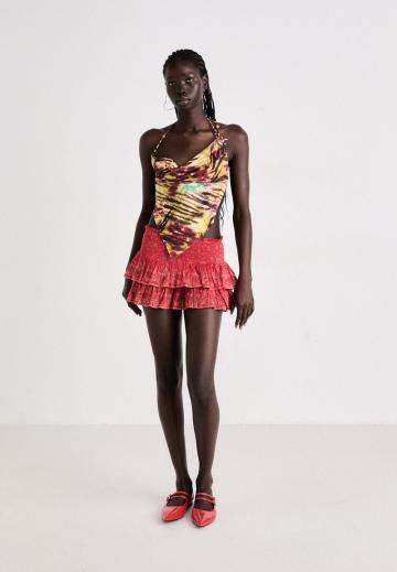 Топ на бретельках