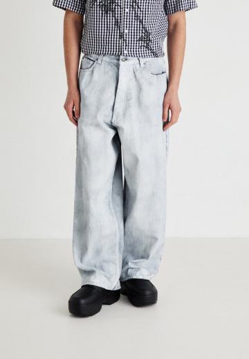 Прямые джинсы