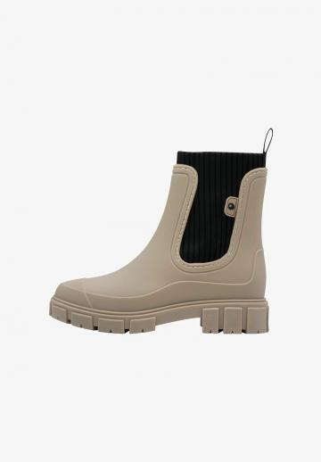 Резиновые сапоги