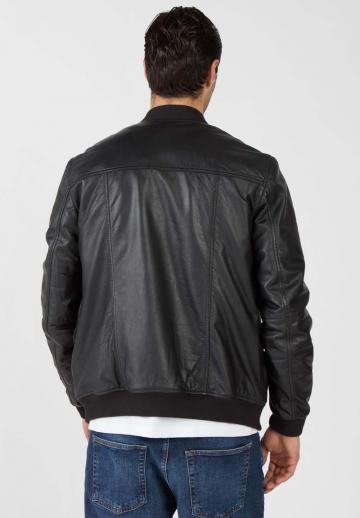 Куртка бомбер