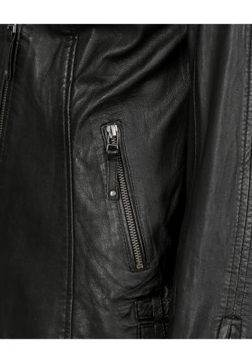 Короткая куртка