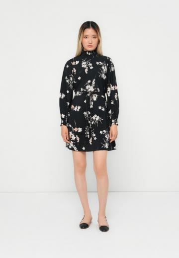 Короткое платье