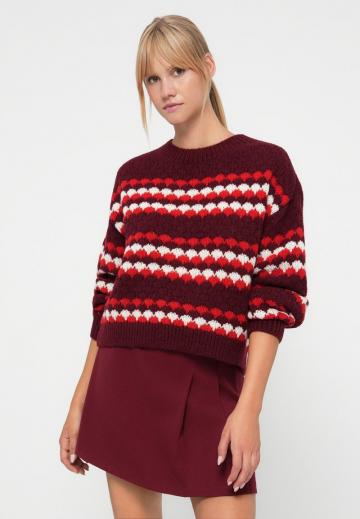 Пуловер в полоску