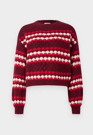 Пуловер в полоску