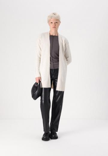 Длинный жилет