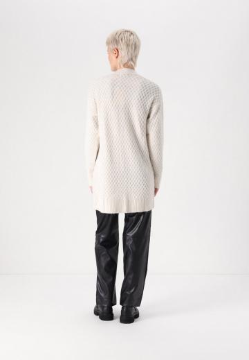 Длинный жилет