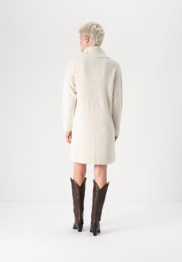 Вязаное платье