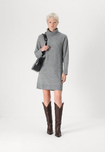 Вязаное платье