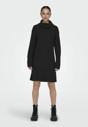 Вязаное платье