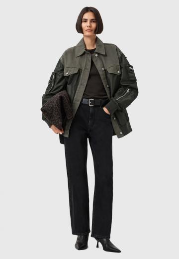 Куртка с накладнымит карманами