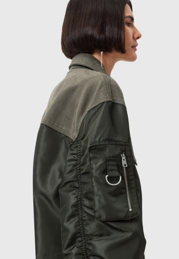 Куртка с накладнымит карманами