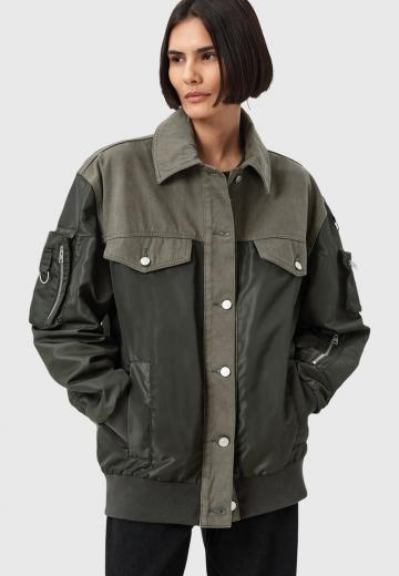 Куртка с накладнымит карманами