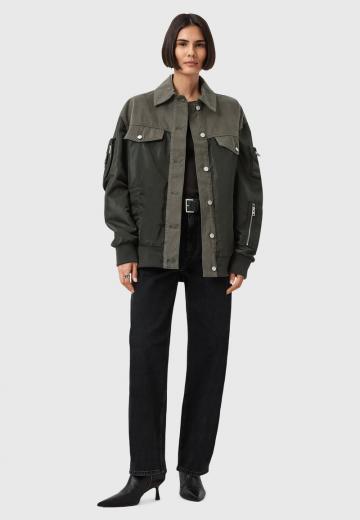 Куртка с накладнымит карманами